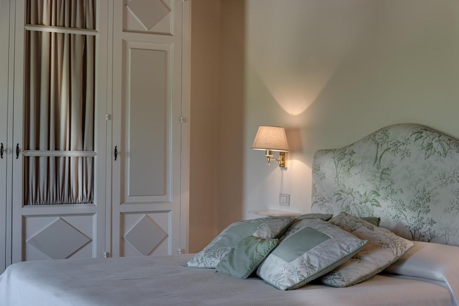 Villa Il Castagno Wine & Resort Siena Exterior photo