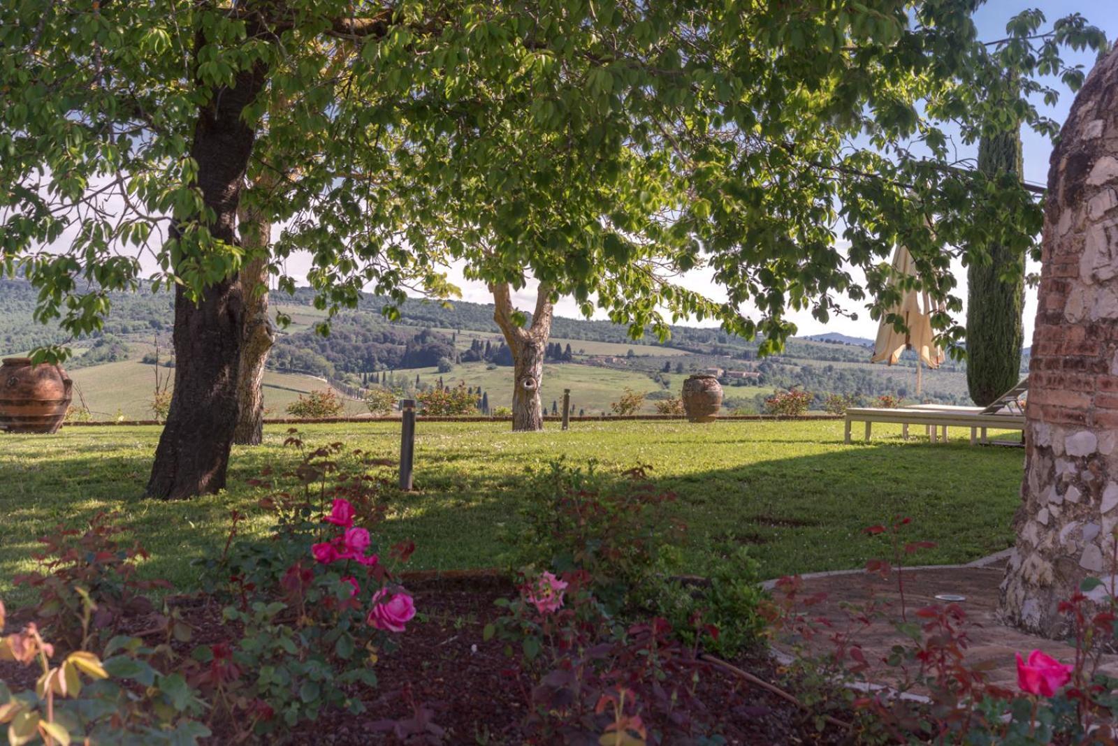 Villa Il Castagno Wine & Resort Siena Exterior photo