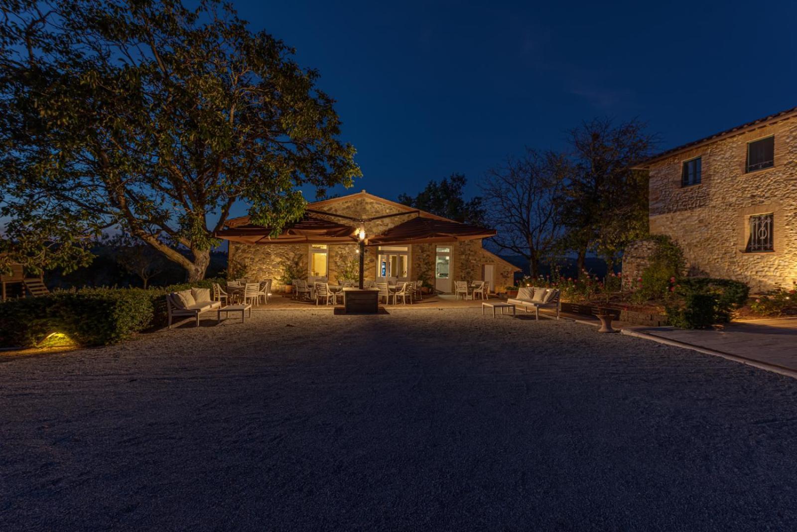 Villa Il Castagno Wine & Resort Siena Exterior photo